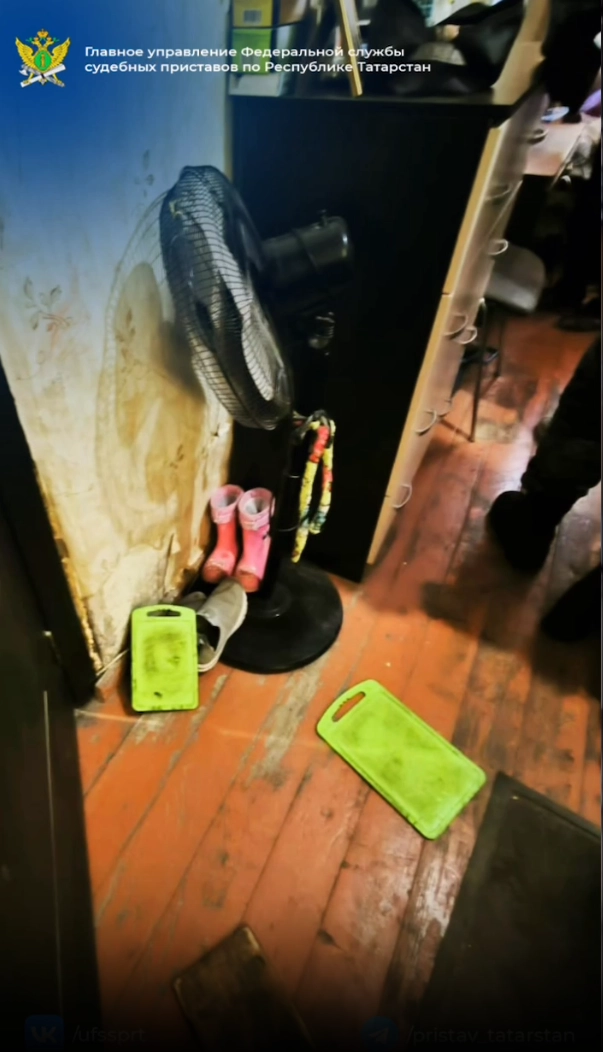 Была как затравленный зверёк. В казанской квартире нашли девочку-маугли
Была как затравленный зверёк. В казанской квартире нашли девочку-маугли