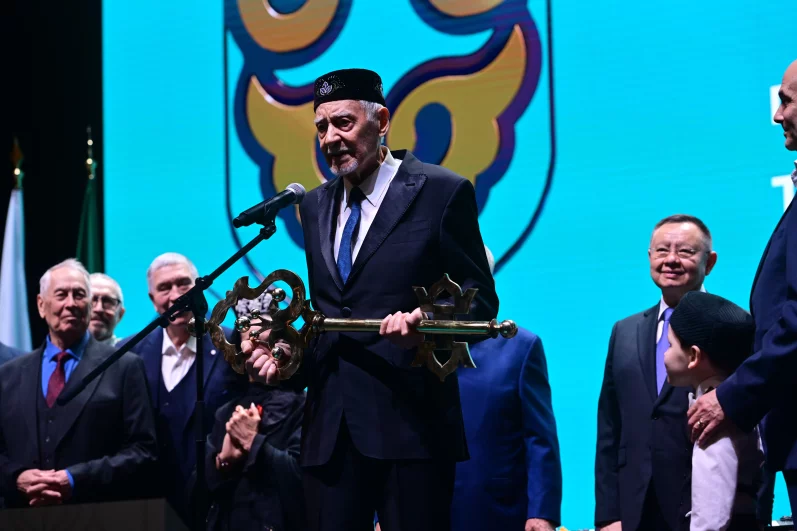 
        Какую женщину Тукай считал вторым солнцем?    