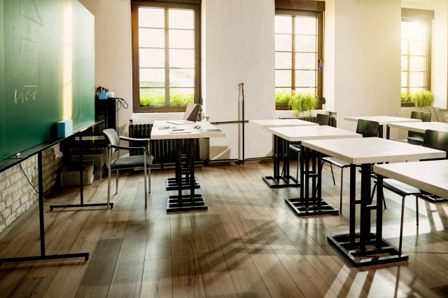 
        Без света и связи. Блэкаут парализовал жизнь 60 тысяч казанцев    