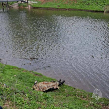 В Татарстане пожилой мужчина упал с берега в холодную воду пруда и утонул