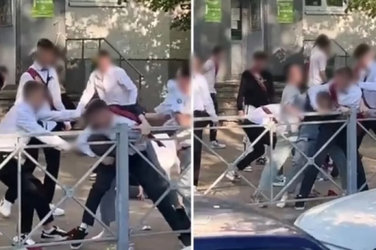 «Школа на школу». Выпускники устроили массовую драку в центре Казани
«Школа на школу». Выпускники устроили массовую драку в центре Казани