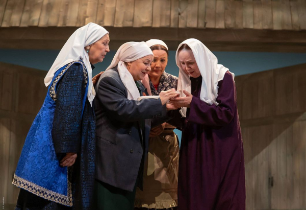 В новом здании театра Камала состоялась премьера спектакля "Матери ждут сыновей" (ФОТО) В новом здании театра Камала состоялась премьера спектакля "Матери ждут сыновей" (ФОТО)