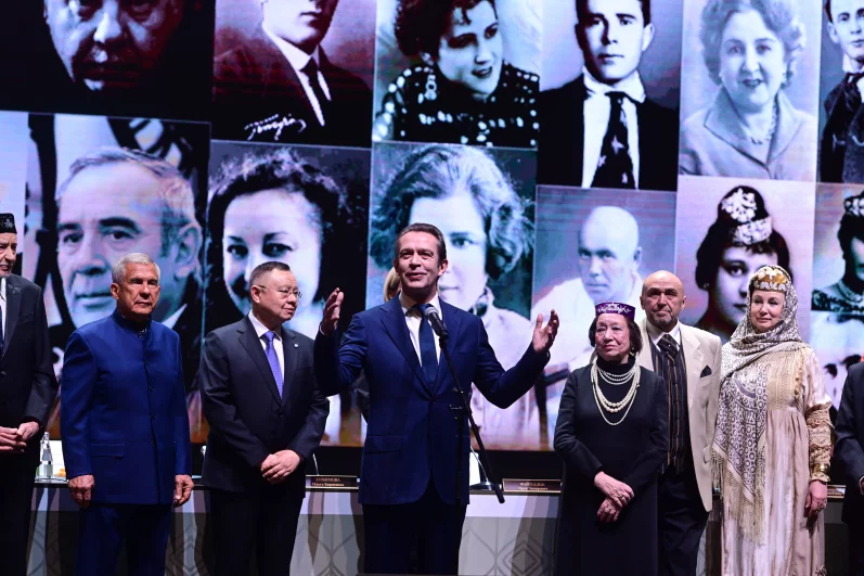 
        Какую женщину Тукай считал вторым солнцем?    