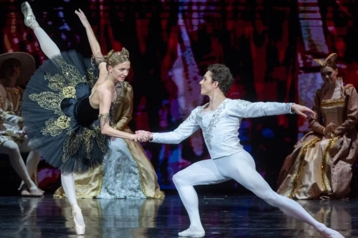 
        Где &laquo;встретились&raquo; в Казани Рудольф Нуриев и Владимир Васильев?    