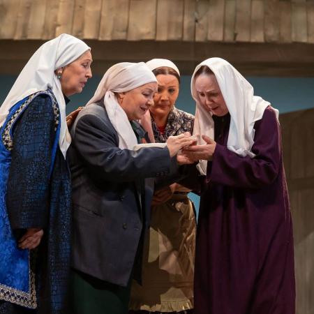 В новом здании театра Камала состоялась премьера спектакля "Матери ждут сыновей" (ФОТО) В новом здании театра Камала состоялась премьера спектакля "Матери ждут сыновей" (ФОТО)