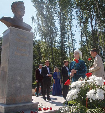 Сегодня исполняется 117 лет со дня рождения великого татарского певца Рашита Вагапова (ФОТО) Сегодня исполняется 117 лет со дня рождения великого татарского певца Рашита Вагапова (ФОТО)