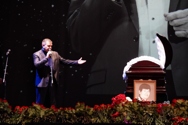 В Уфе началась церемония прощания с Фиданом Гафаровым (ФОТО) В Уфе началась церемония прощания с Фиданом Гафаровым (ФОТО)