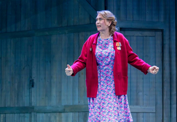 В новом здании театра Камала состоялась премьера спектакля "Матери ждут сыновей" (ФОТО) В новом здании театра Камала состоялась премьера спектакля "Матери ждут сыновей" (ФОТО)