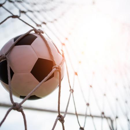 Футболиста казанского «Сокола» отстранили от футбола на 10 лет из-за ставок Футболиста казанского «Сокола» отстранили от футбола на 10 лет из-за ставок