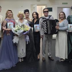 В Татарской филармонии состоялся концерт-презентация книги &laquo;Җиләкле җәй&raquo; (ВИДЕО)