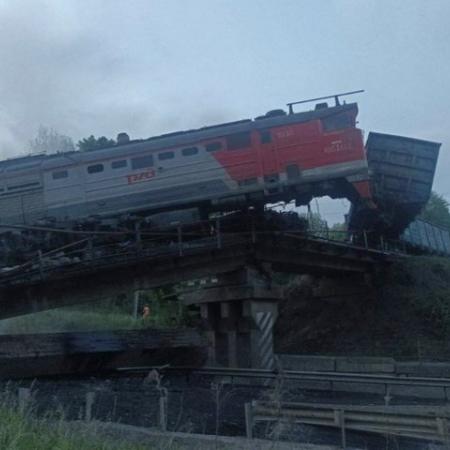 Железнодорожный мост обрушился в Курской области: есть пострадавшие