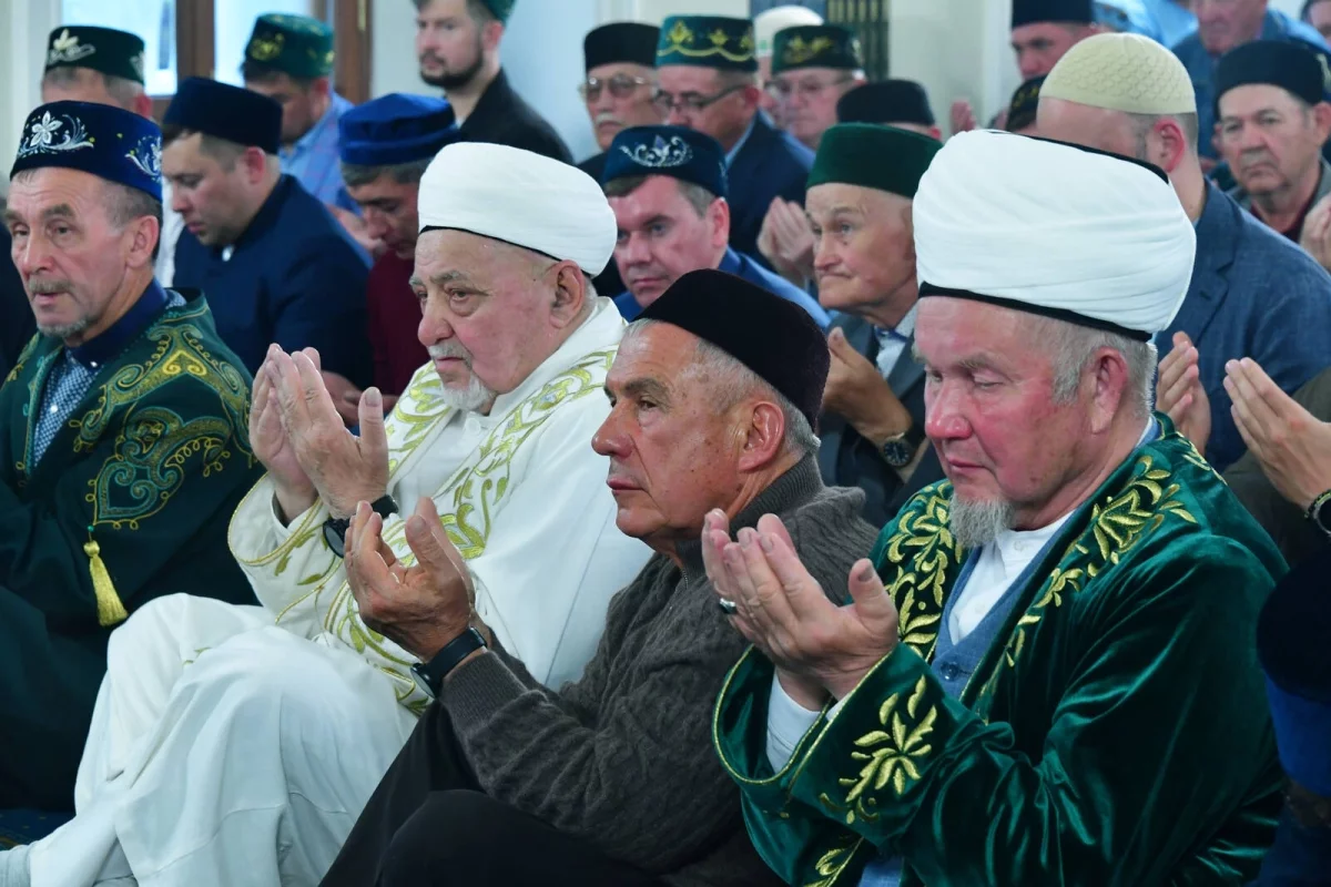 С праздником Курбан-байрам поздравил татарстанцев Раис РТ Рустам Минниханов
С праздником Курбан-байрам поздравил татарстанцев Раис РТ Рустам Минниханов