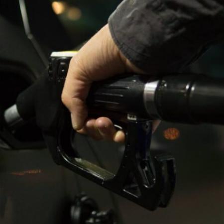 В Татарстане ввели запрет на продажу бензина лицам младше 18 лет В Татарстане ввели запрет на продажу бензина лицам младше 18 лет