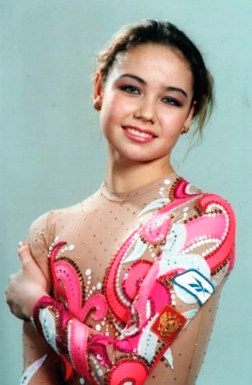 
        Годы мучений. Утяшева рассказала о тяжелом детстве и домашнем насилии    