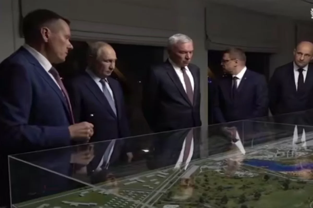 
        Путин открыл новый участок трассы М12 от Челябинска до Казани    