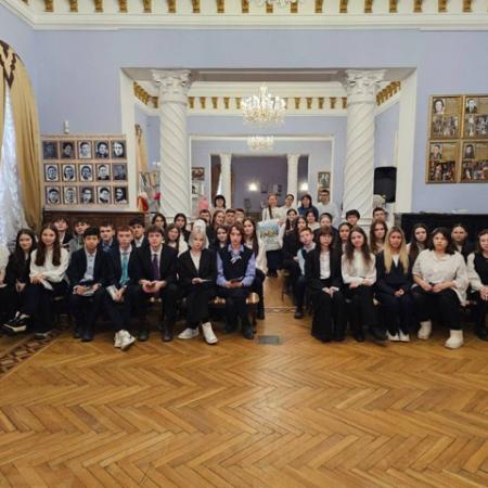 В театре Тинчурина проходят летние экскурсии