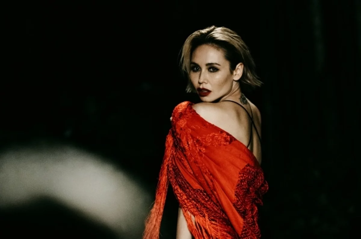 
        Годы мучений. Утяшева рассказала о тяжелом детстве и домашнем насилии    