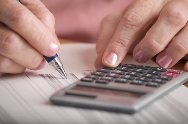 
        Снимал деньги тоннами. Казанский бизнесмен незаконно обналичил 6 млрд.    