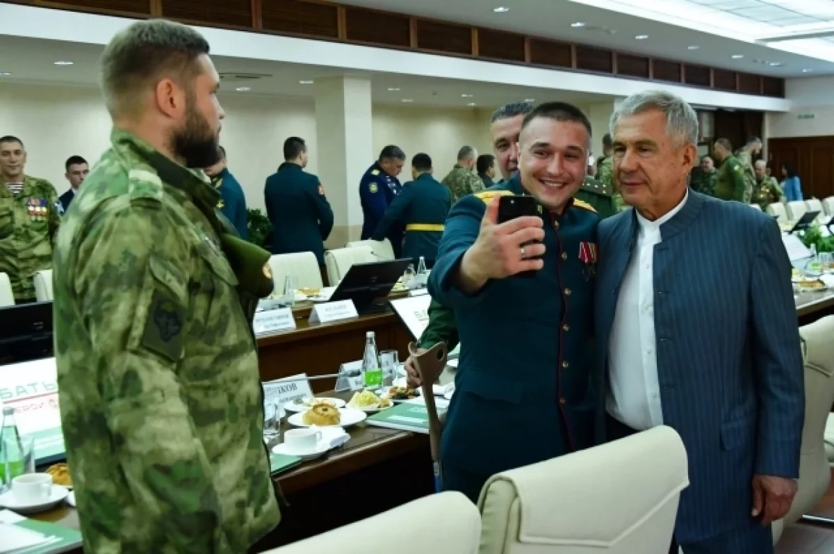 
        Раис РТ встретился с участниками программы &laquo;Батырлар. Герои Татарстана&raquo;    