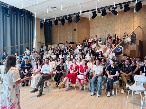 Участники Летнего университета 2025 посетили театр Камала