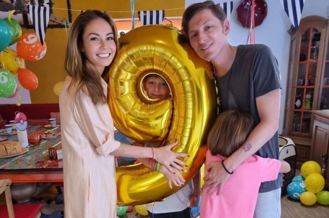 
        Годы мучений. Утяшева рассказала о тяжелом детстве и домашнем насилии    