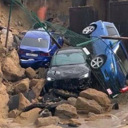 Глава района прокомментировал инцидент с провалившимися под землю авто в Новой Туре