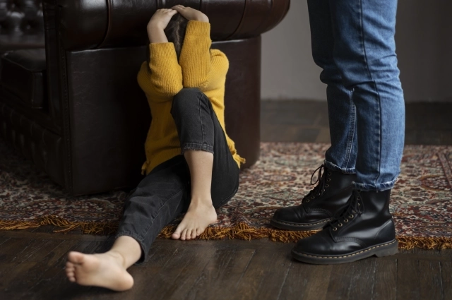 
        Годы мучений. Утяшева рассказала о тяжелом детстве и домашнем насилии    