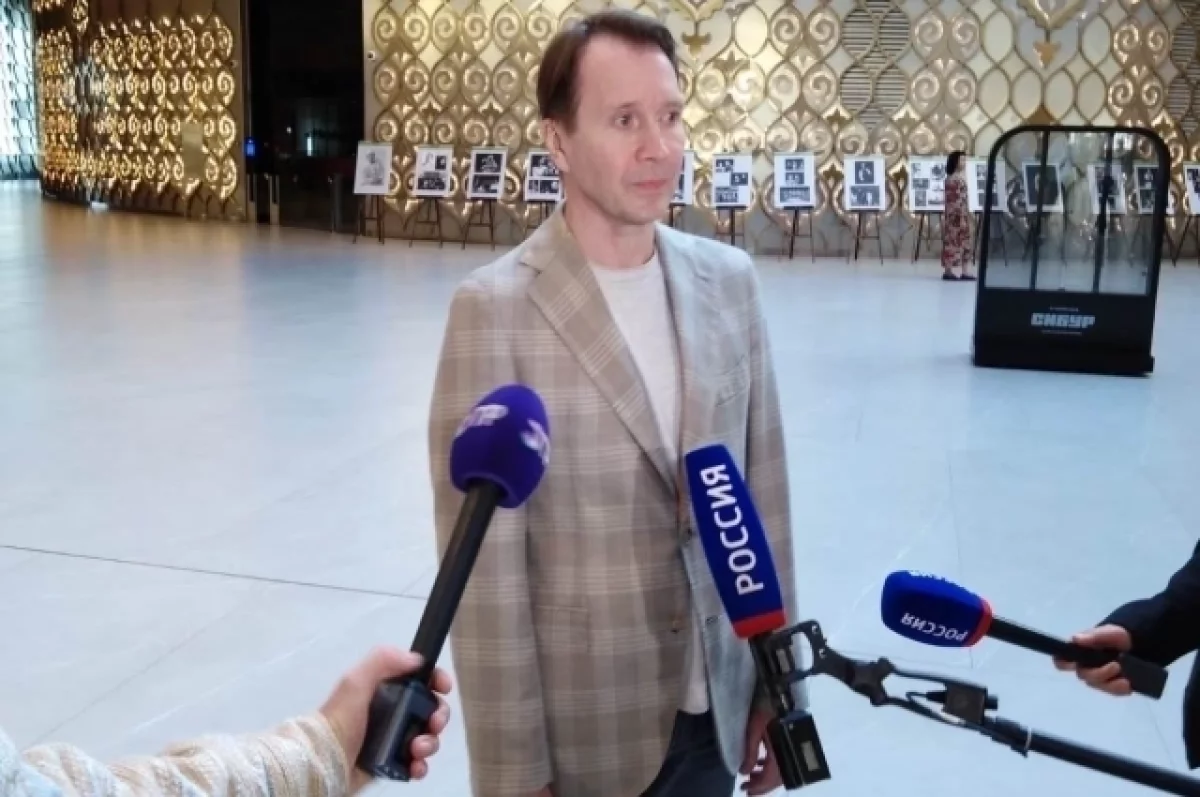 
        Совместимы ли Горький и джаз, Евгений Миронов сказал на фестивале в Казани    