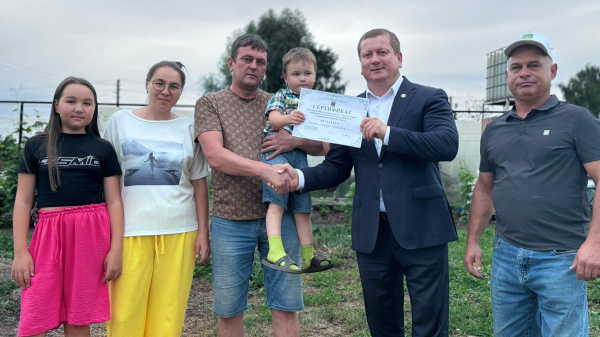 Из города &ndash; в село: в Мамадышском районе по программе возрождения села первые переселенцы получили деньги на строительство дома