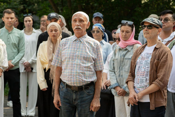 Камаловцы почтили память и возложили цветы к могилам театральных деятелей (ФОТО) Камаловцы почтили память и возложили цветы к могилам театральных деятелей (ФОТО)