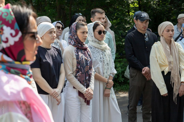 Камаловцы почтили память и возложили цветы к могилам театральных деятелей (ФОТО) Камаловцы почтили память и возложили цветы к могилам театральных деятелей (ФОТО)