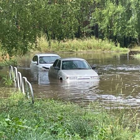 В Челнах сильный ливень затопил улицы и дворы (ВИДЕО) В Челнах сильный ливень затопил улицы и дворы (ВИДЕО)