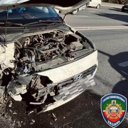 Пассажирка авто получила множественные переломы после массового ДТП в центре Казани