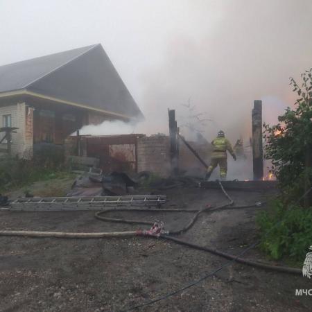 В Башкирии в пожаре погибли родители троих детей