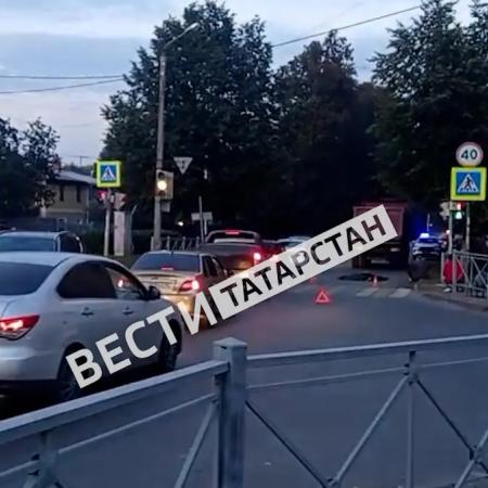 В Казани грузовик насмерть сбил пенсионерку (ВИДЕО) В Казани грузовик насмерть сбил пенсионерку (ВИДЕО)