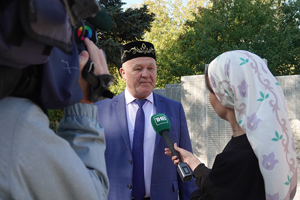 Тинчуринцы возложили цветы на место захоронения Карима Тинчурина (ФОТО)