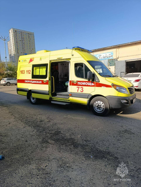 Строительные листы упали на мужчину с женщиной в Казани, их увезли в больницу (ФОТО) Строительные листы упали на мужчину с женщиной в Казани, их увезли в больницу (ФОТО)