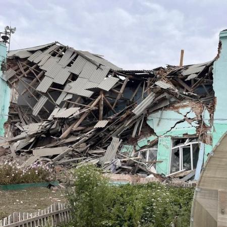 В Татарске обрушилась часть здания школы &mdash; завтра там планировались занятия