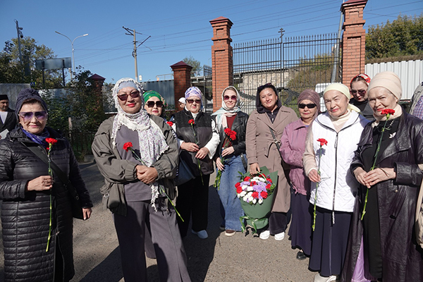 Тинчуринцы возложили цветы на место захоронения Карима Тинчурина (ФОТО)