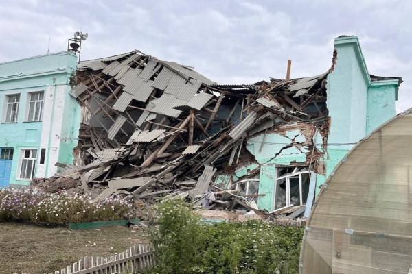 В Татарске обрушилась часть здания школы &mdash; завтра там планировались занятия