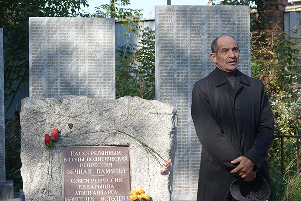 Тинчуринцы возложили цветы на место захоронения Карима Тинчурина (ФОТО)