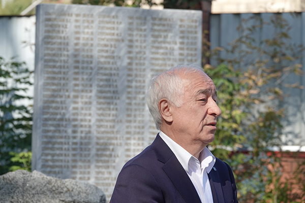 Тинчуринцы возложили цветы на место захоронения Карима Тинчурина (ФОТО)