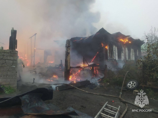 В Башкирии в пожаре погибли родители троих детей