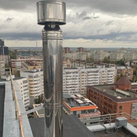 В Казани мужчина вывел трубу камина на крышу 15-этажки