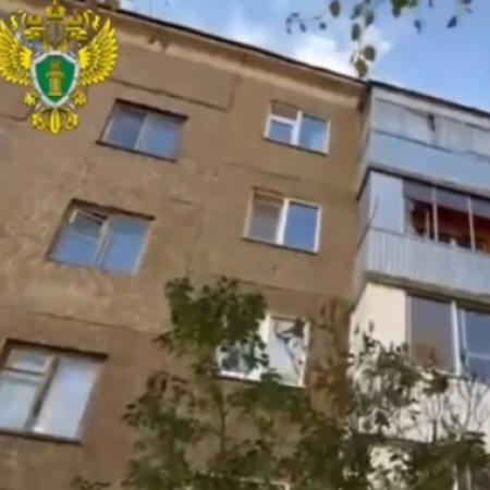 34-летний житель Уфы выбросил в окно свою трехлетнюю дочь 34-летний житель Уфы выбросил в окно свою трехлетнюю дочь